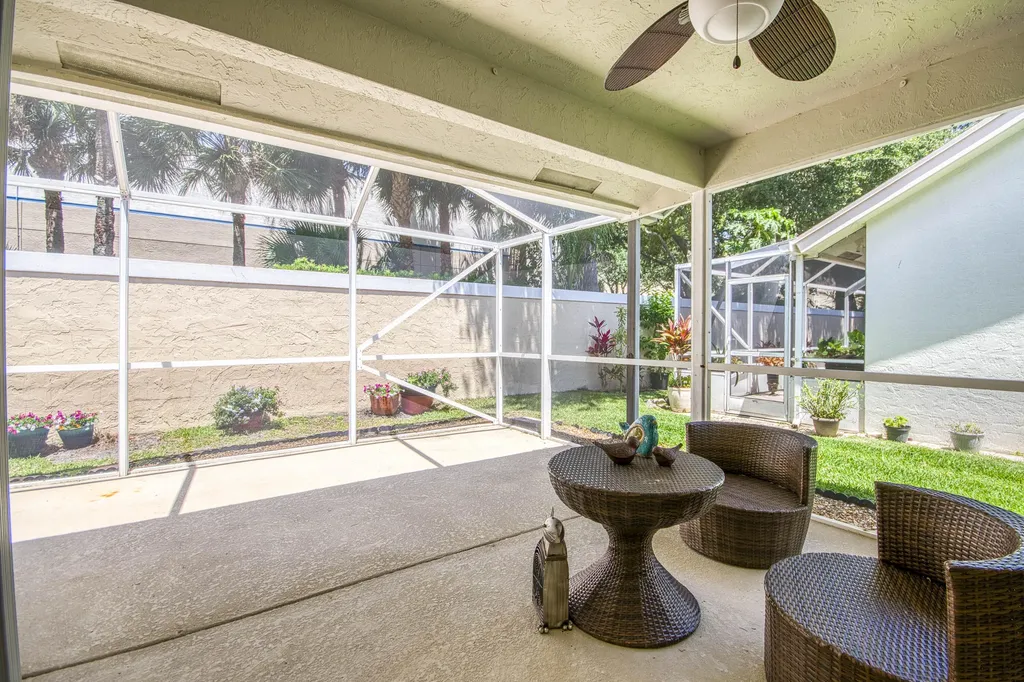252 Moccasin Trail W Jupiter FL 33458