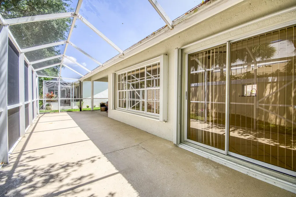 252 Moccasin Trail W Jupiter FL 33458