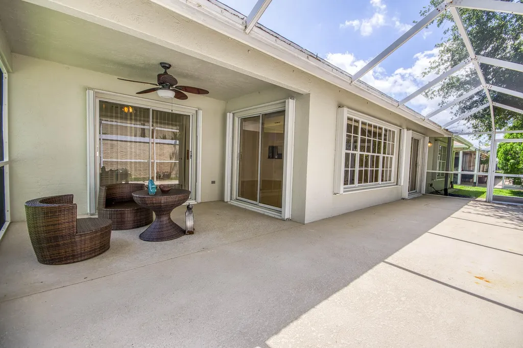 252 Moccasin Trail W Jupiter FL 33458