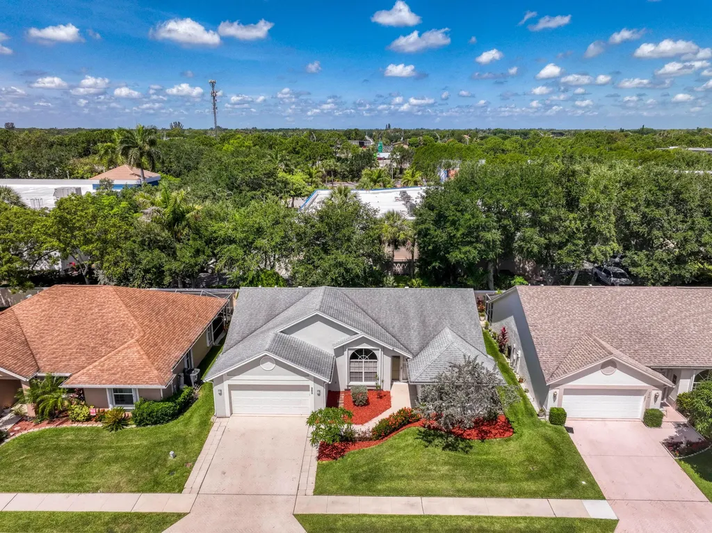 252 Moccasin Trail W Jupiter FL 33458