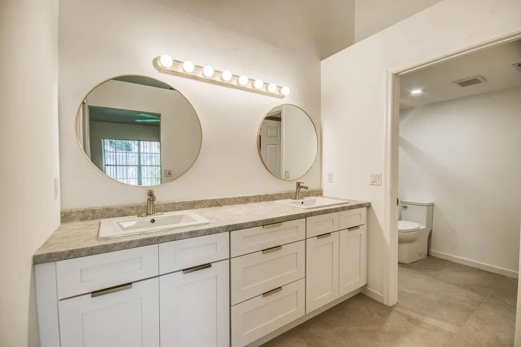 252 Moccasin Trail W Jupiter FL 33458