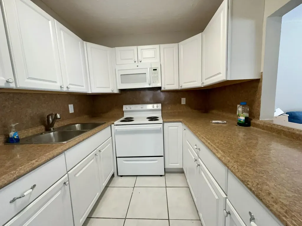 165 Coventry G West Palm Beach FL 33417