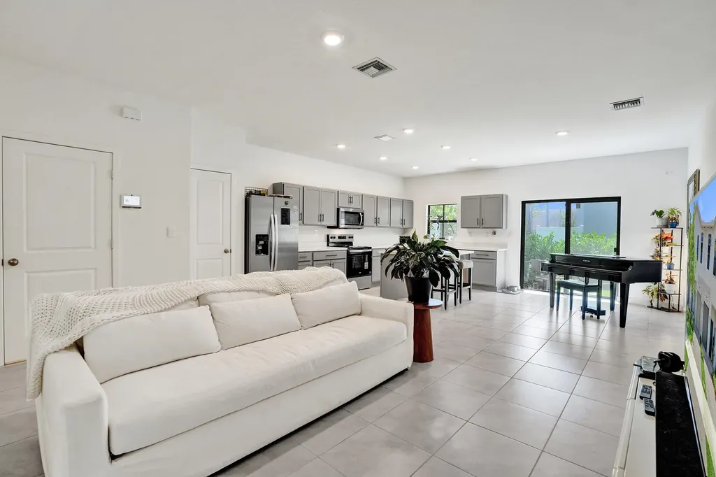 975 NW 3rd Terrace Pompano Beach FL 33060