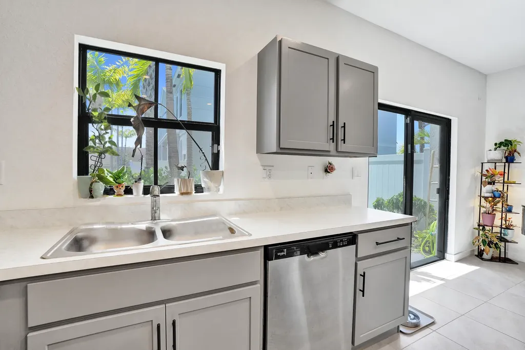 975 NW 3rd Terrace Pompano Beach FL 33060