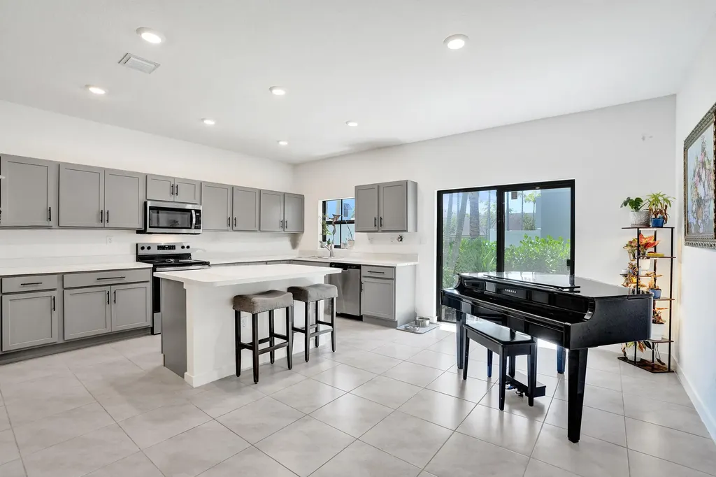 975 NW 3rd Terrace Pompano Beach FL 33060