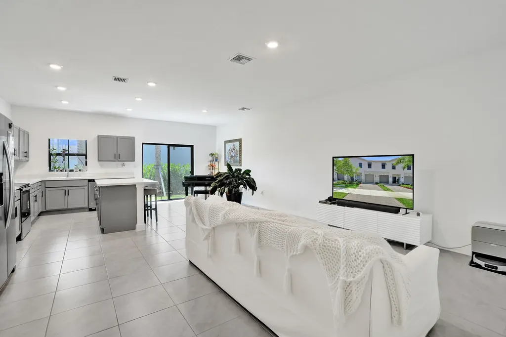 975 NW 3rd Terrace Pompano Beach FL 33060