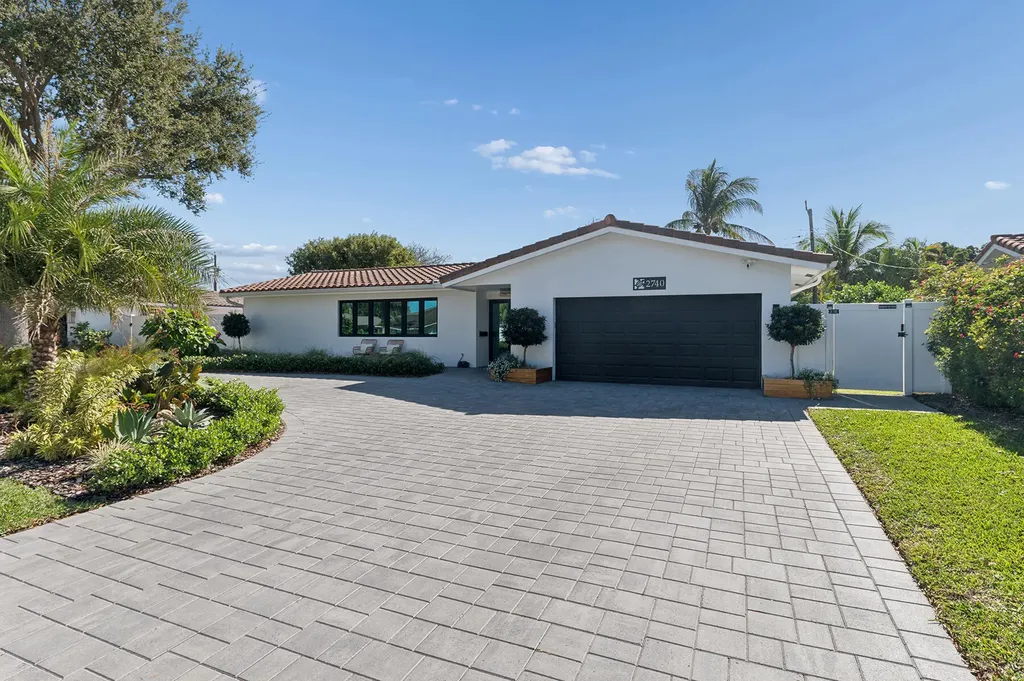 2740 NE 40th Court Lighthouse Point FL 33064