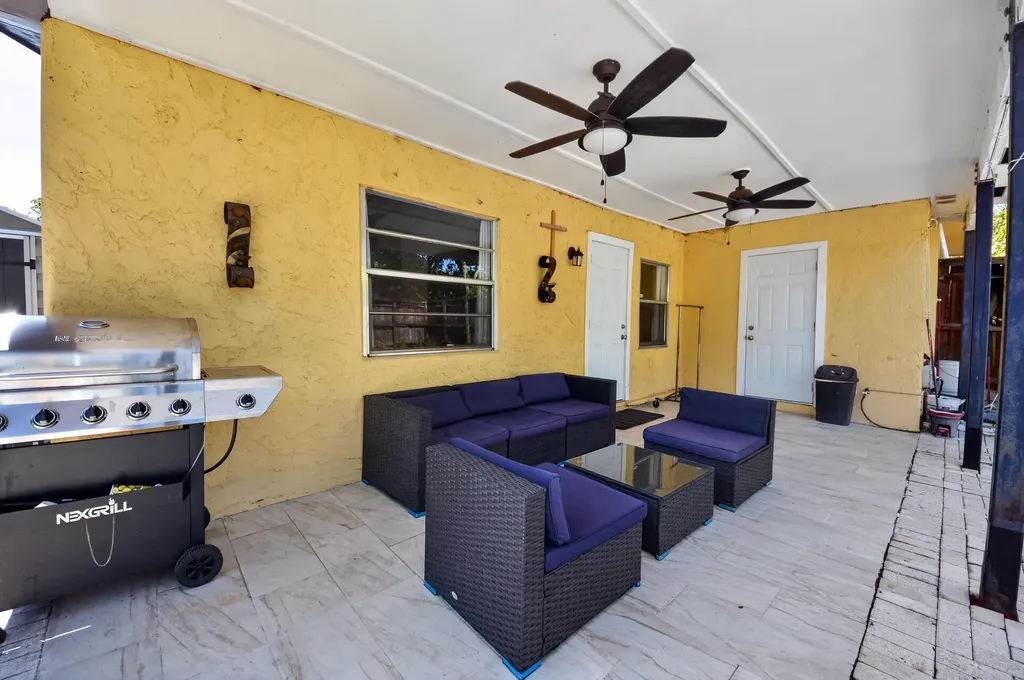 4357 NW 6 Avenue Deerfield Beach FL 33064