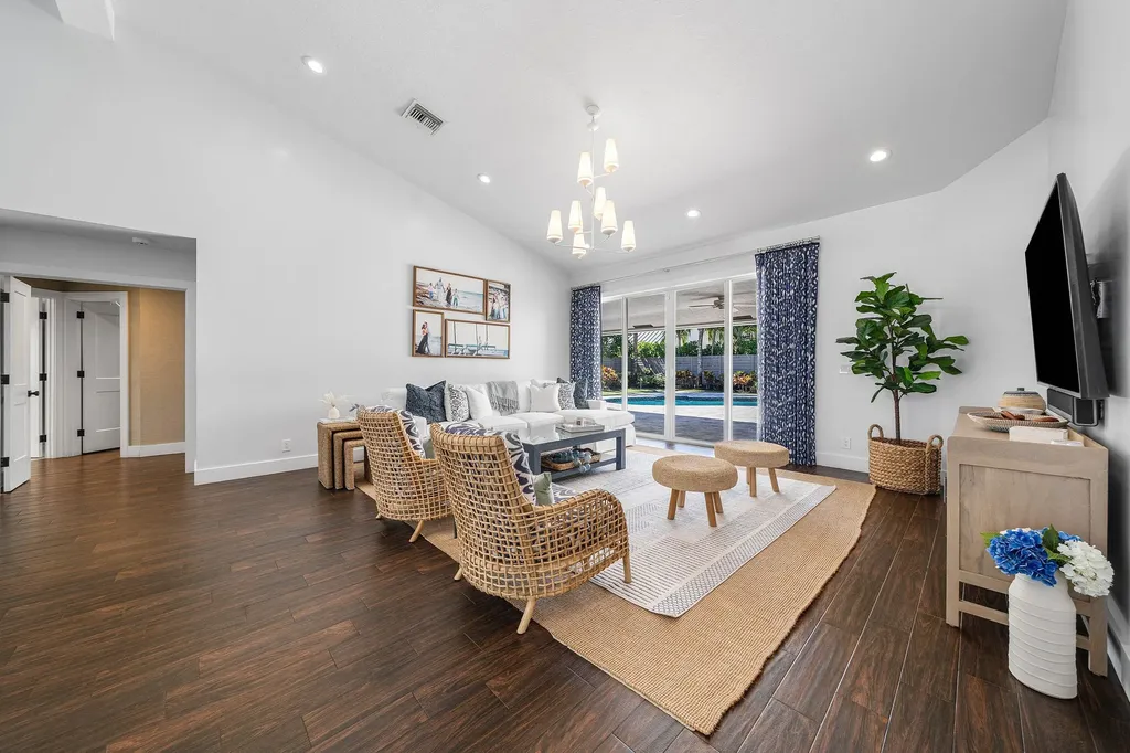 916 SW 37th Court Boynton Beach FL 33435