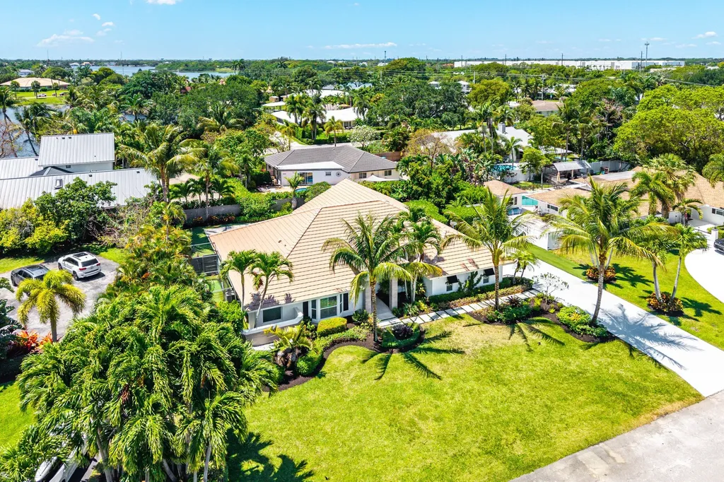 916 SW 37th Court Boynton Beach FL 33435
