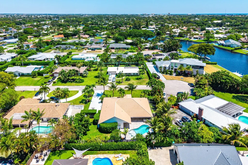 916 SW 37th Court Boynton Beach FL 33435
