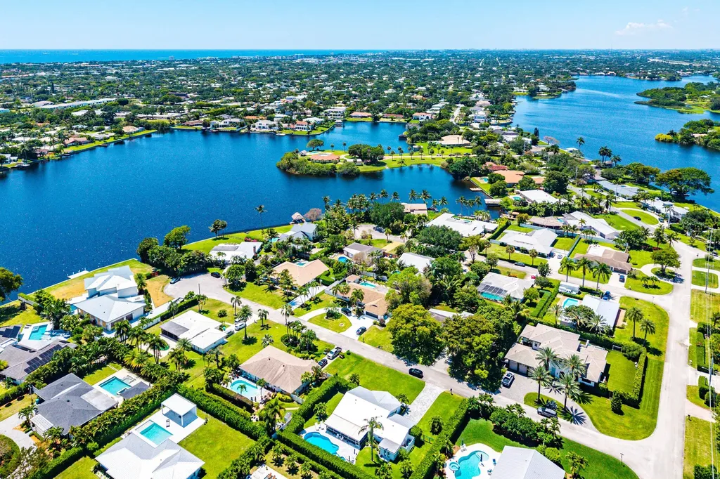 916 SW 37th Court Boynton Beach FL 33435