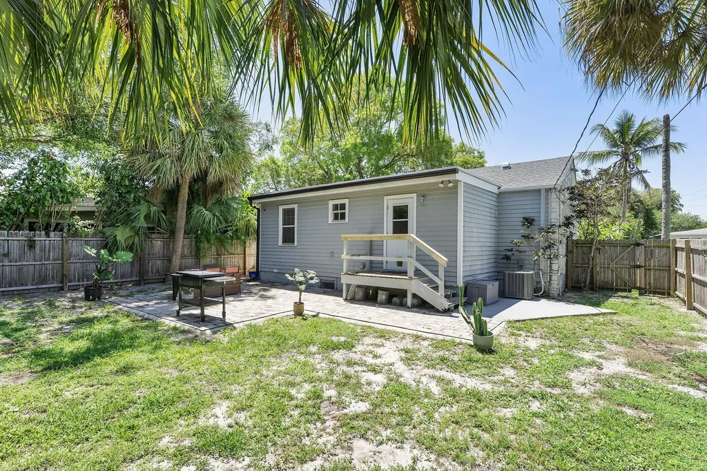 961 32nd Street West Palm Beach FL 33407