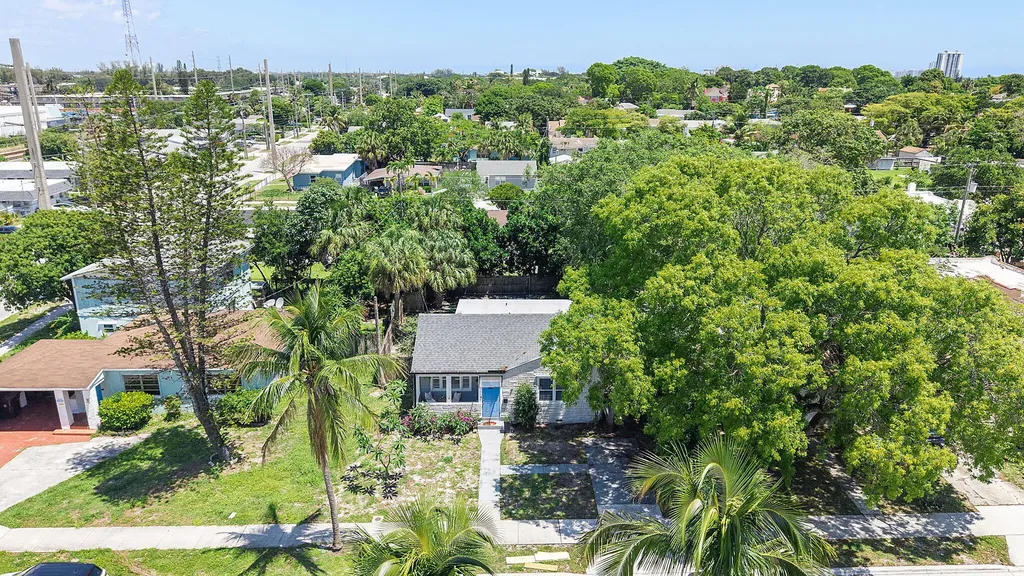 961 32nd Street West Palm Beach FL 33407