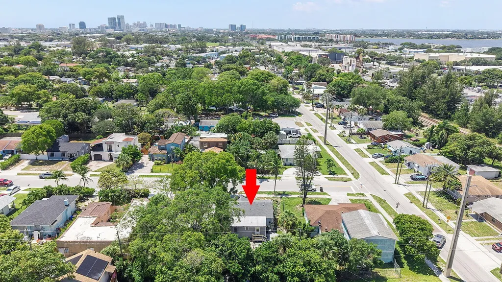 961 32nd Street West Palm Beach FL 33407