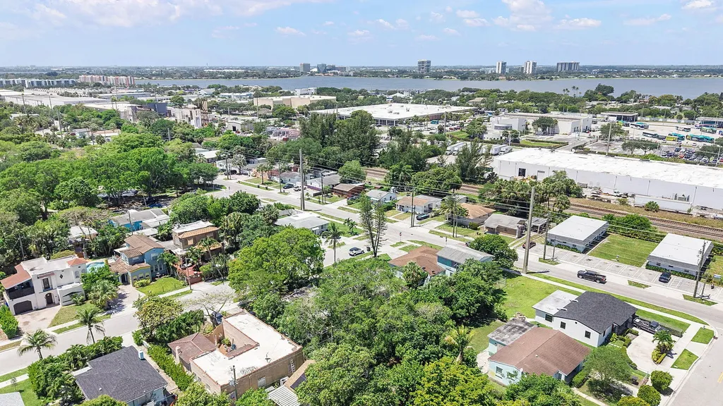 961 32nd Street West Palm Beach FL 33407