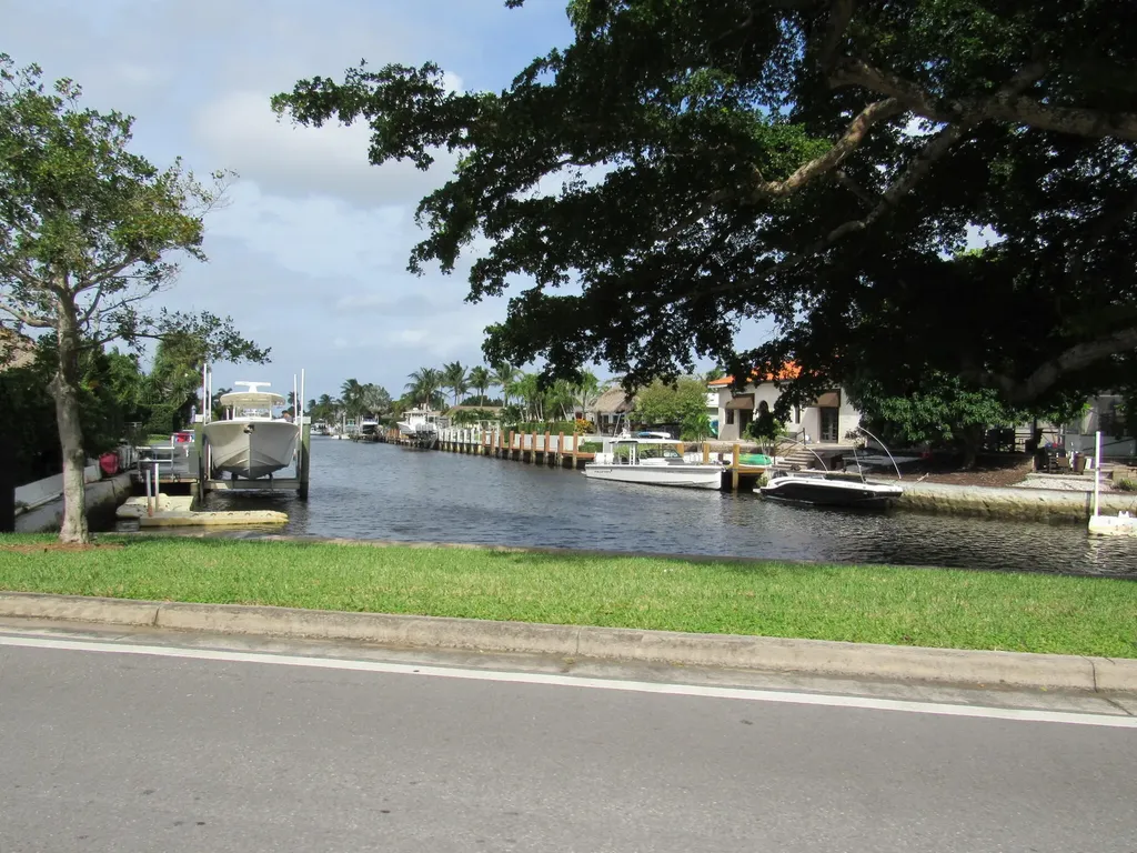 1911 NE 27th Court Lighthouse Point FL 33064