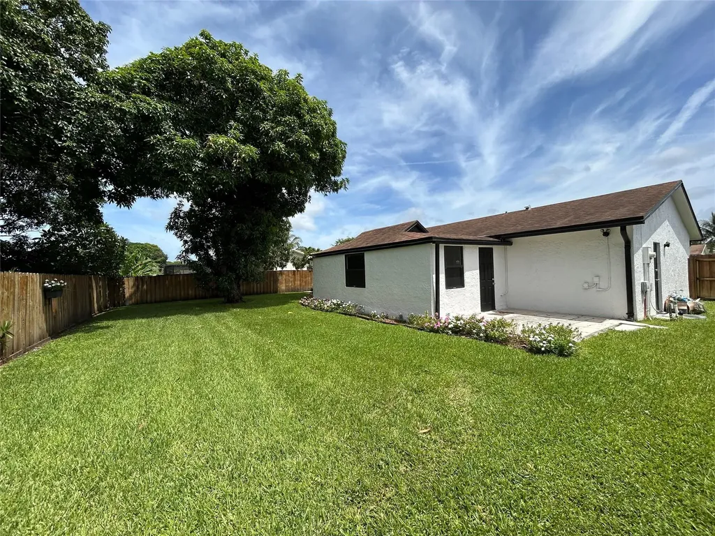6563 Sleepy Willow Way Delray Beach FL 33484