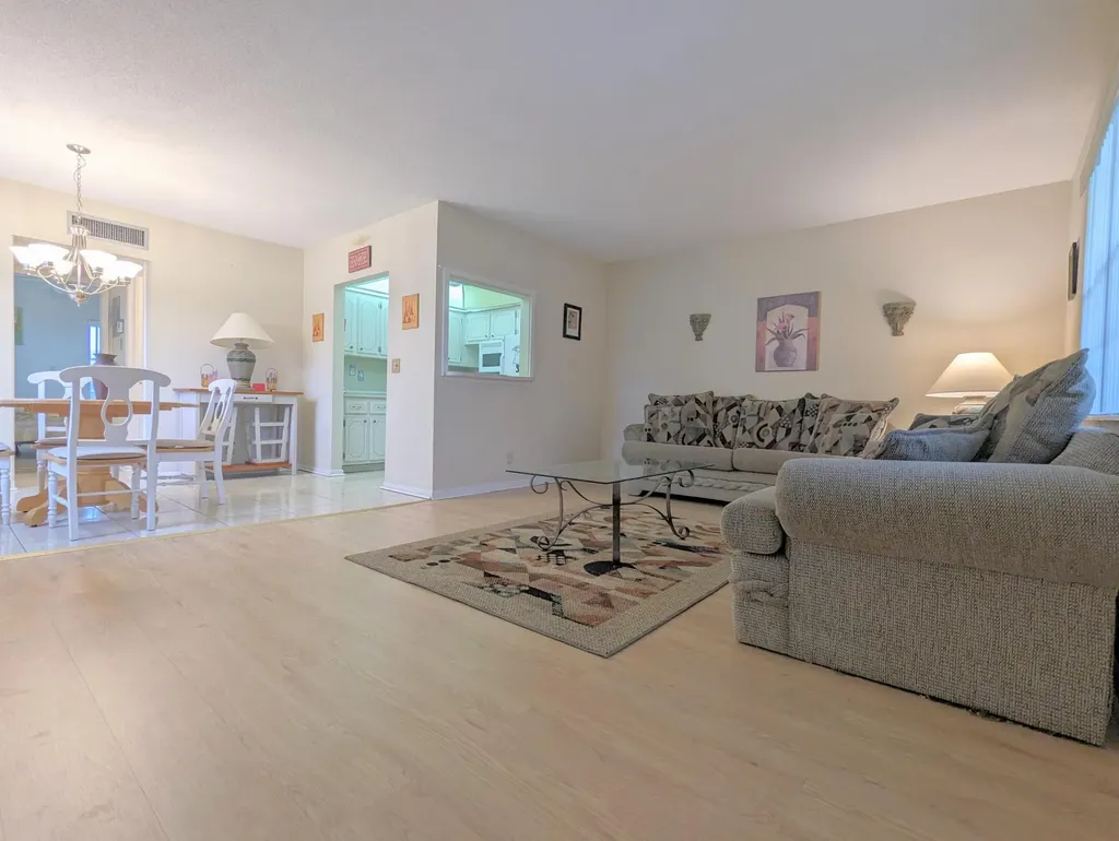 113 E Waltham E West Palm Beach FL 33417