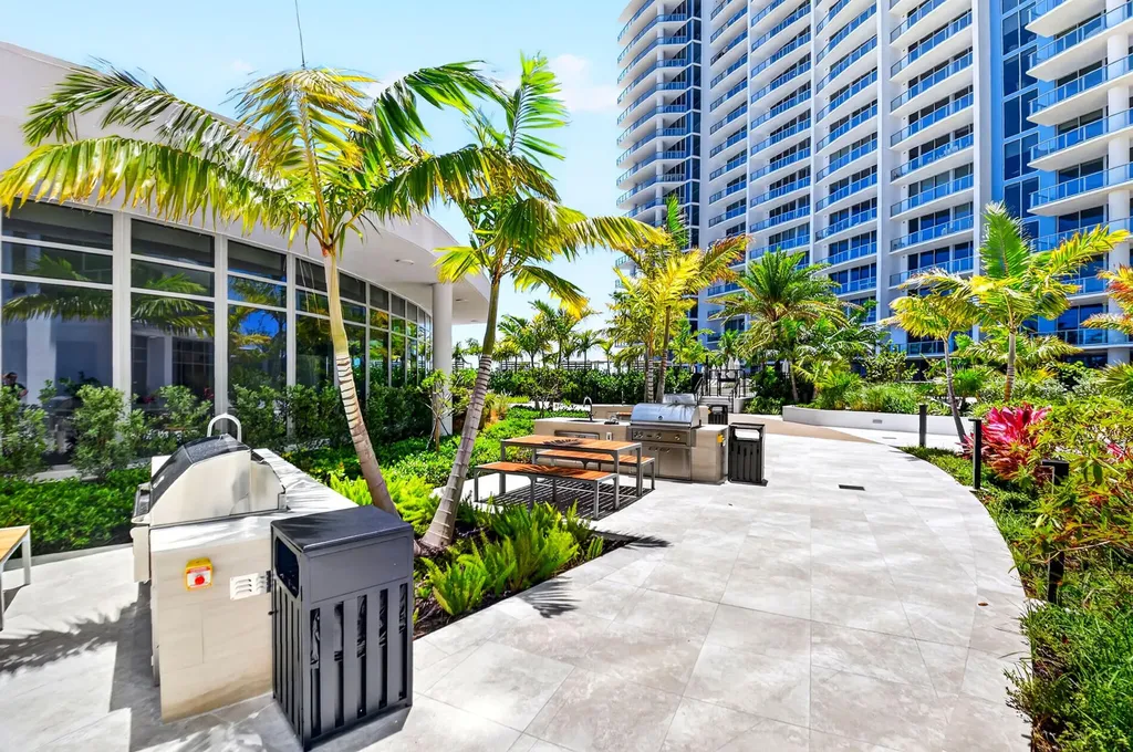 220 Lake Shore Drive West Palm Beach FL 33403
