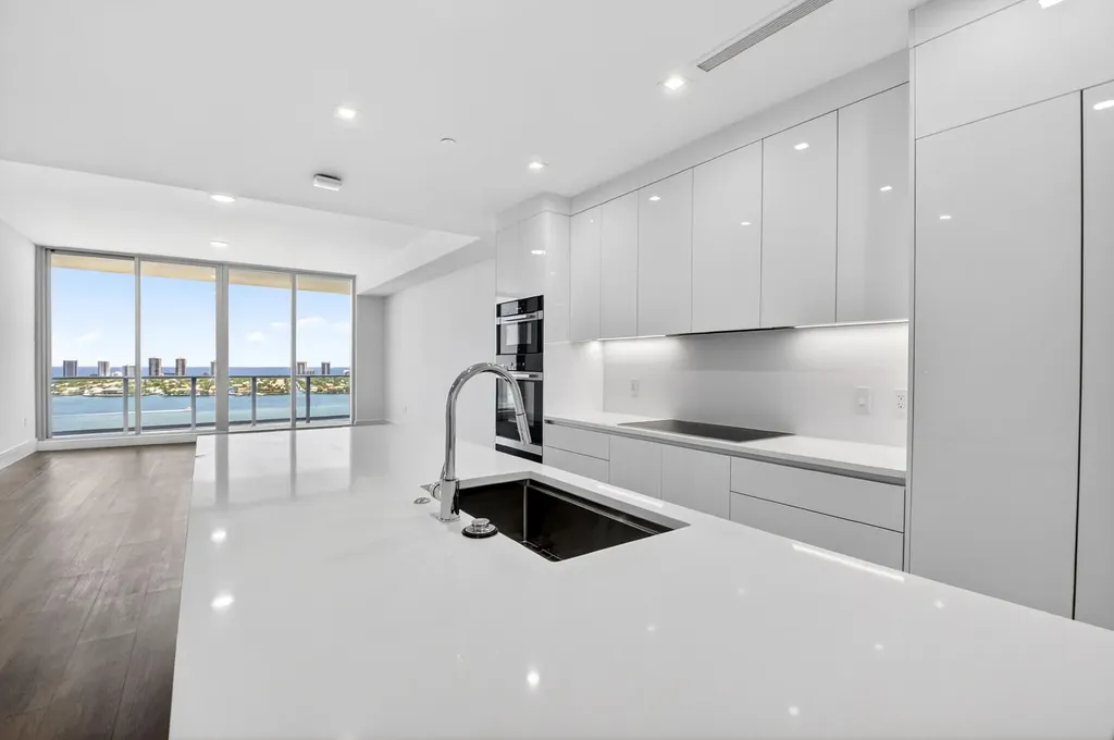 220 Lake Shore Drive West Palm Beach FL 33403