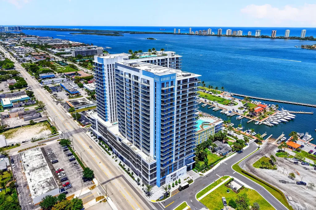 220 Lake Shore Drive West Palm Beach FL 33403