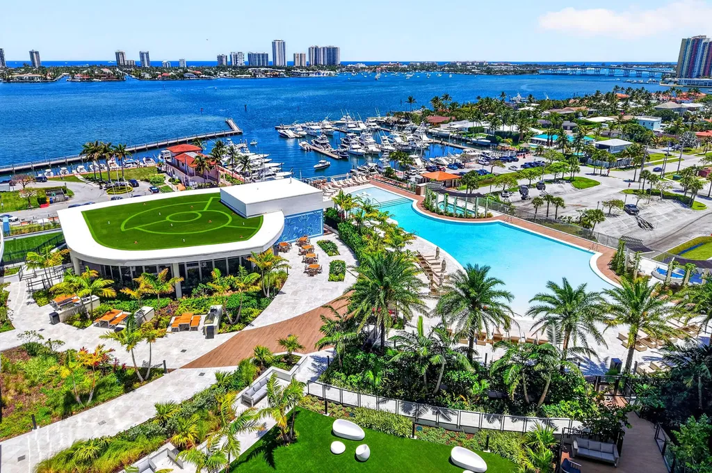 220 Lake Shore Drive West Palm Beach FL 33403