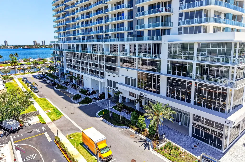 220 Lake Shore Drive West Palm Beach FL 33403