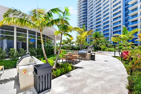 220 Lake Shore Drive West Palm Beach FL 33403