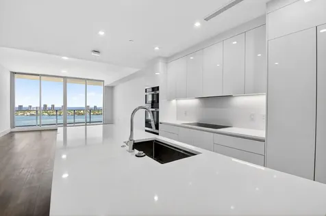 220 Lake Shore Drive West Palm Beach FL 33403