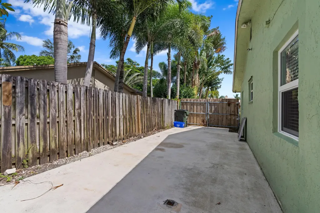 2996 Cardinal Drive Delray Beach FL 33444