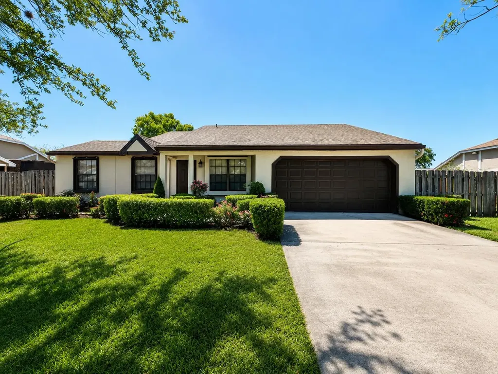 15821 E Wind Circle Sunrise FL 33326