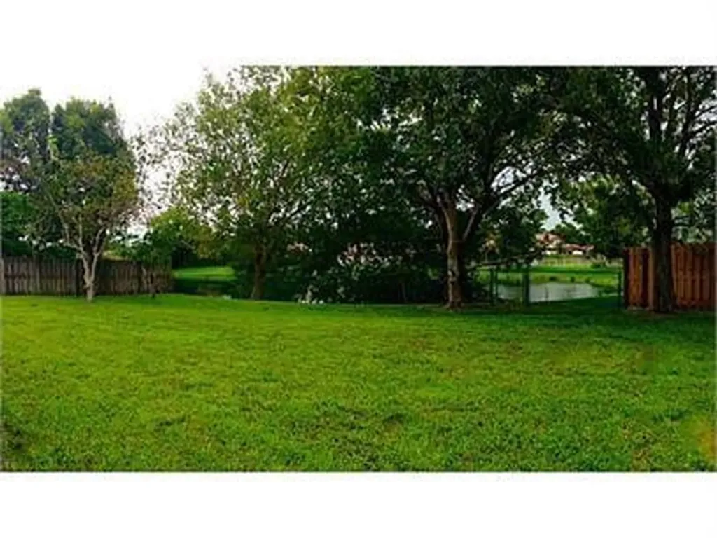15821 E Wind Circle Sunrise FL 33326
