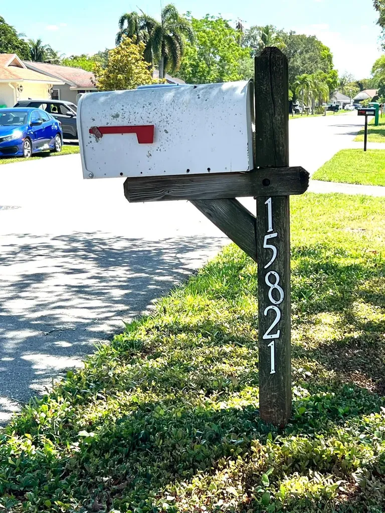 15821 E Wind Circle Sunrise FL 33326