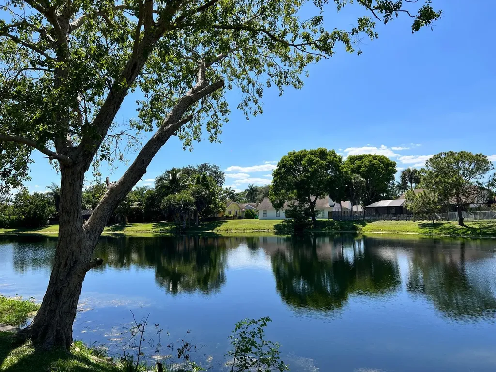 15821 E Wind Circle Sunrise FL 33326