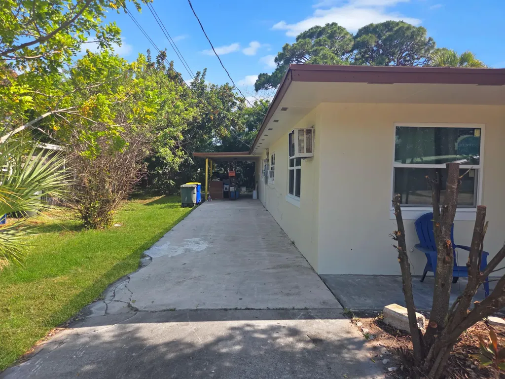 515 Palm Avenue Fort Pierce FL 34982