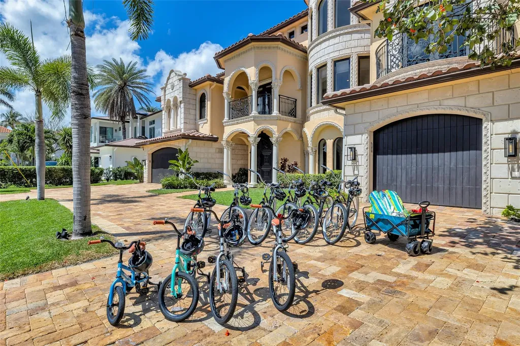 1011 Rhodes Villa Avenue Delray Beach FL 33483