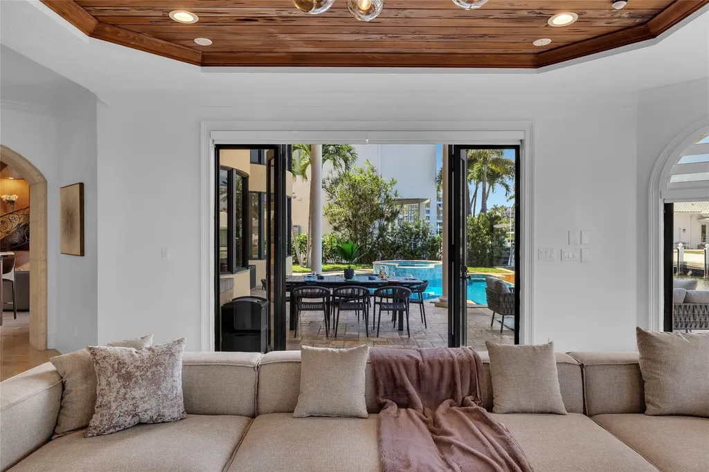 1011 Rhodes Villa Avenue Delray Beach FL 33483