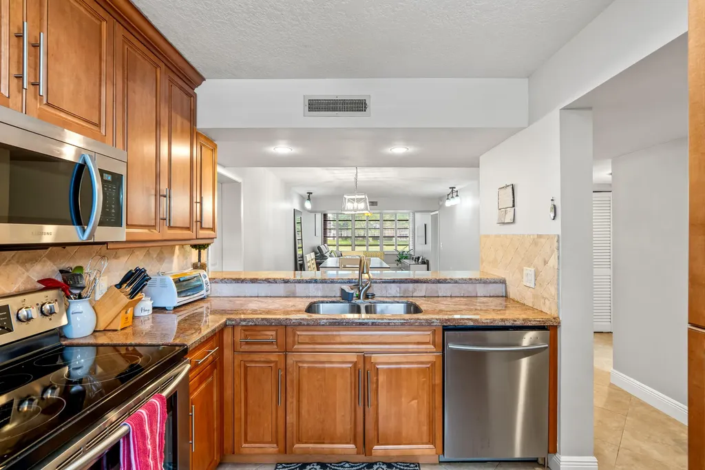 1713 Whitehall Drive Davie FL 33324