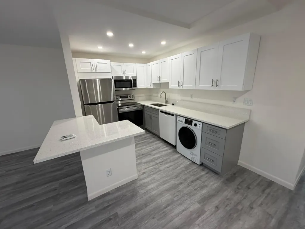370 E Horizons Boynton Beach FL 33435