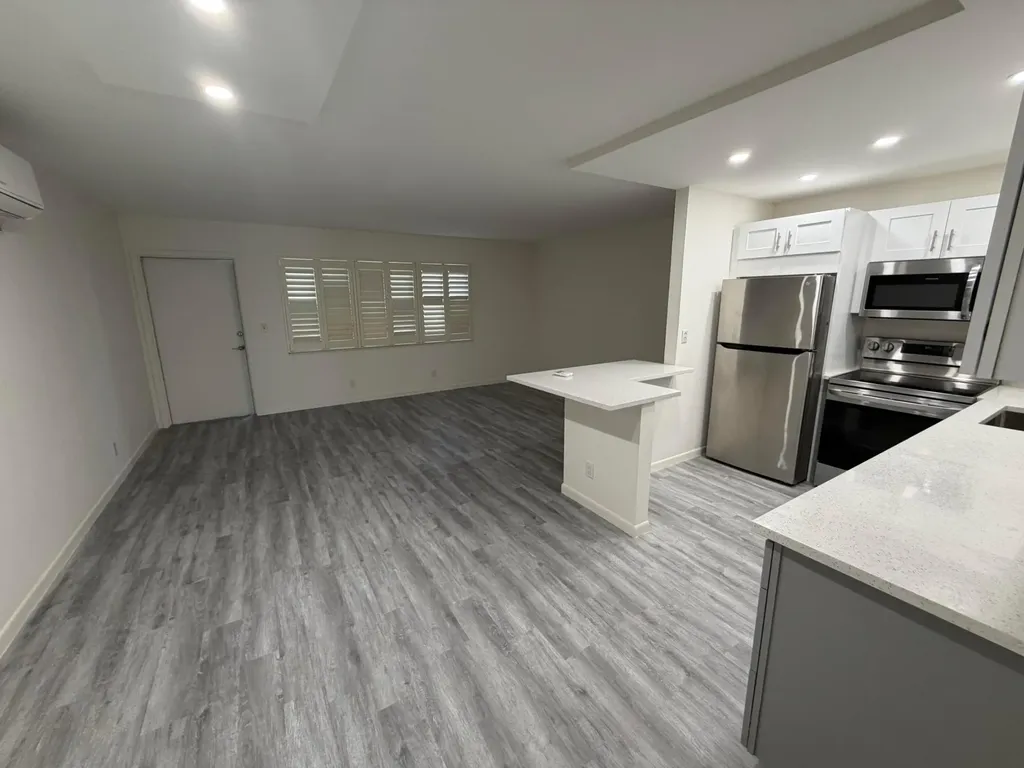 370 E Horizons Boynton Beach FL 33435