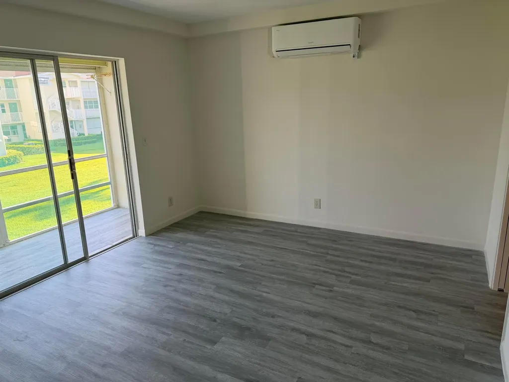 370 E Horizons Boynton Beach FL 33435