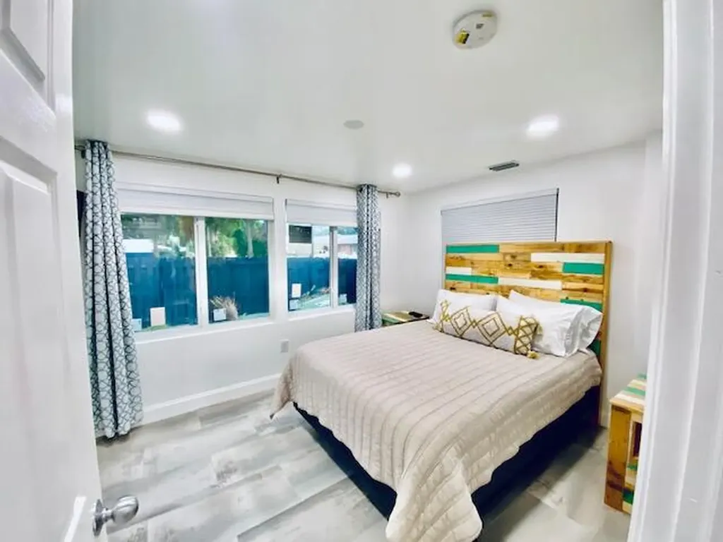 701 NE 17 Way Fort Lauderdale FL 33304