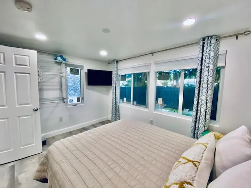 701 NE 17 Way Fort Lauderdale FL 33304