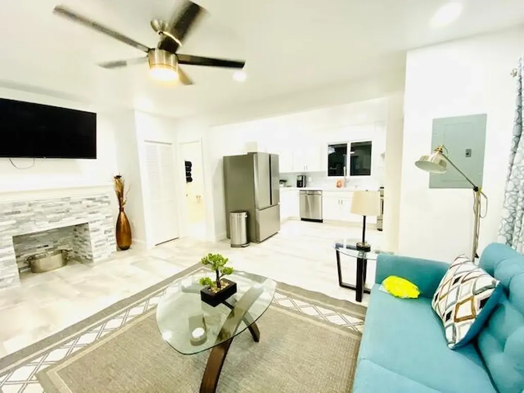 701 NE 17 Way Fort Lauderdale FL 33304