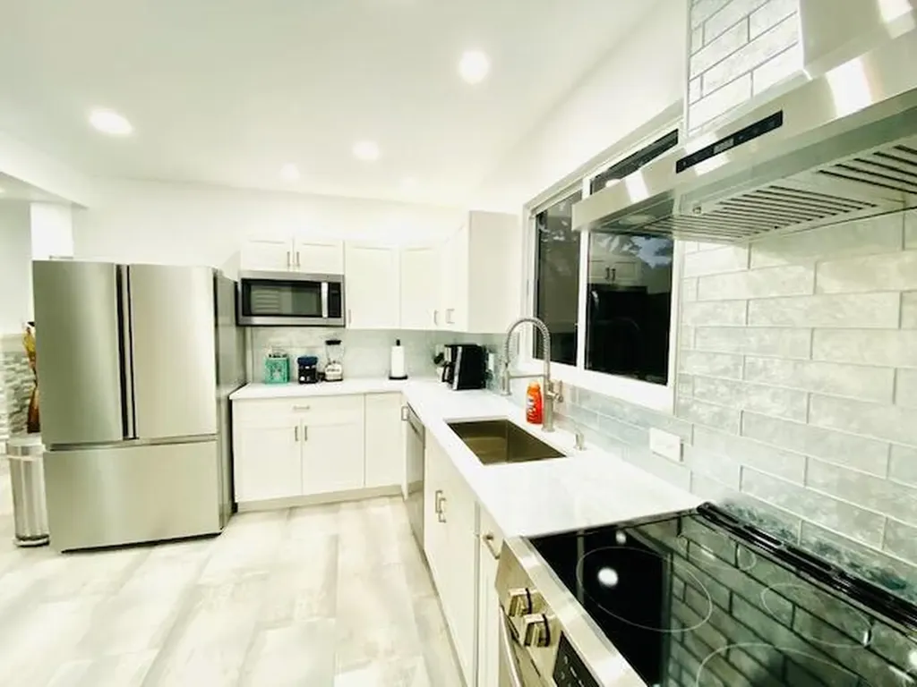 701 NE 17 Way Fort Lauderdale FL 33304