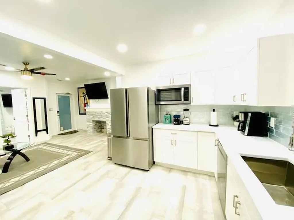 701 NE 17 Way Fort Lauderdale FL 33304