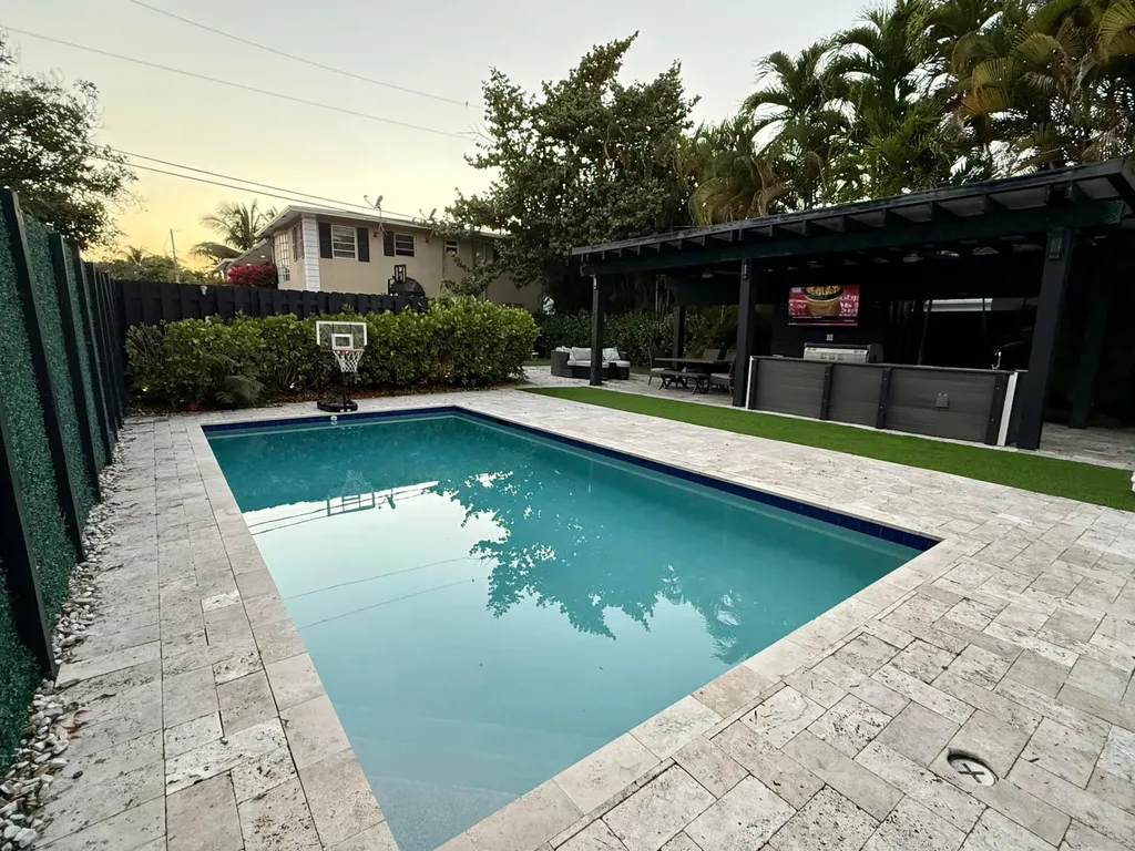 701 NE 17 Way Fort Lauderdale FL 33304