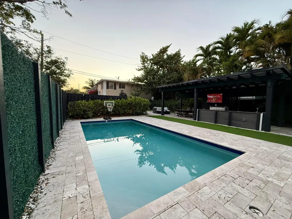 701 NE 17 Way Fort Lauderdale FL 33304