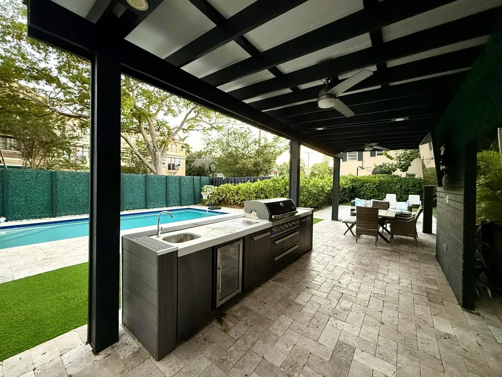 701 NE 17 Way Fort Lauderdale FL 33304
